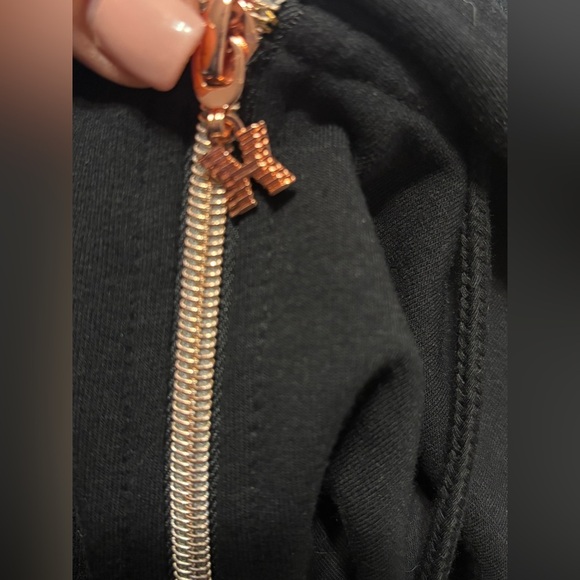 SAVAGE X FENTY FOREVER SAVAGE HOODED
ONESIE SIZE 4-6 - Picture 7 of 9